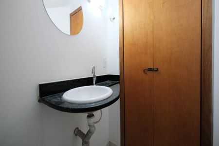 Casa de condomínio à venda com 83m², 2 quartos e 2 vagasLavabo