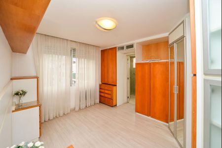 Apartamento à venda com 245m², 3 quartos e 2 vagas Apartamento à venda com 245m², 3 quartos e 2 vagasSuíte