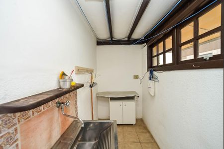 Apartamento à venda com 245m², 3 quartos e 2 vagas Apartamento à venda com 245m², 3 quartos e 2 vagasÁrea de Serviço 2
