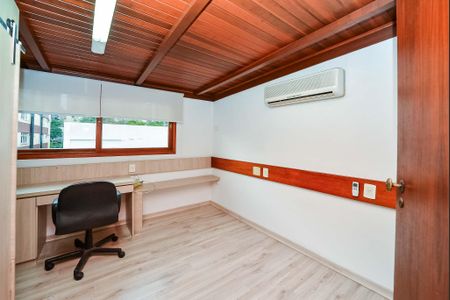 Apartamento à venda com 245m², 3 quartos e 2 vagas Apartamento à venda com 245m², 3 quartos e 2 vagasQuarto 2