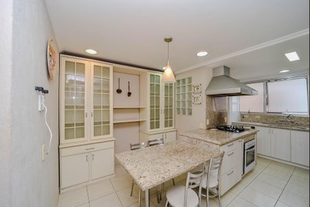 Apartamento à venda com 245m², 3 quartos e 2 vagas Apartamento à venda com 245m², 3 quartos e 2 vagasCozinha