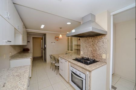 Apartamento à venda com 245m², 3 quartos e 2 vagas Apartamento à venda com 245m², 3 quartos e 2 vagasCozinha