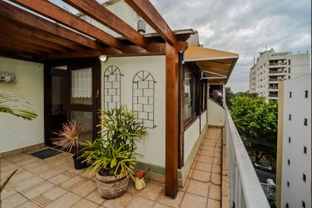 Apartamento à venda com 245m², 3 quartos e 2 vagas Apartamento à venda com 245m², 3 quartos e 2 vagasTerraço