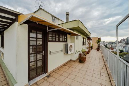 Apartamento à venda com 245m², 3 quartos e 2 vagas Apartamento à venda com 245m², 3 quartos e 2 vagasTerraço