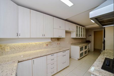 Apartamento à venda com 245m², 3 quartos e 2 vagas Apartamento à venda com 245m², 3 quartos e 2 vagasCozinha