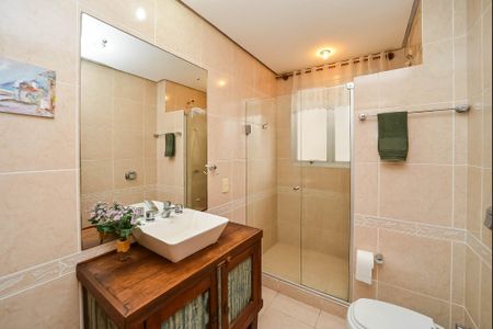 Apartamento à venda com 245m², 3 quartos e 2 vagas Apartamento à venda com 245m², 3 quartos e 2 vagasBanheiro Social