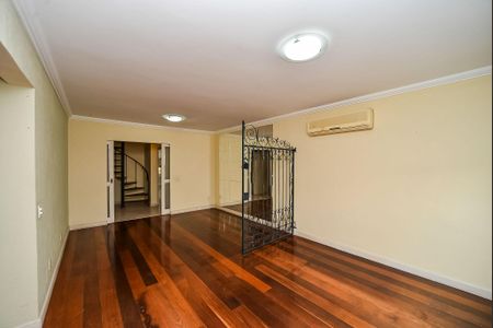 Apartamento à venda com 245m², 3 quartos e 2 vagas Apartamento à venda com 245m², 3 quartos e 2 vagasSala