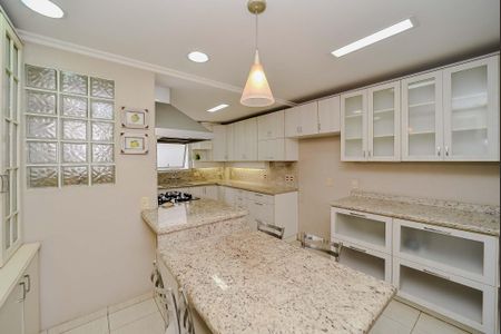 Apartamento à venda com 245m², 3 quartos e 2 vagas Apartamento à venda com 245m², 3 quartos e 2 vagasCozinha