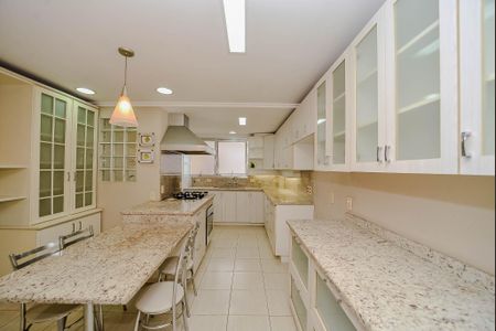 Apartamento à venda com 245m², 3 quartos e 2 vagas Apartamento à venda com 245m², 3 quartos e 2 vagasCozinha