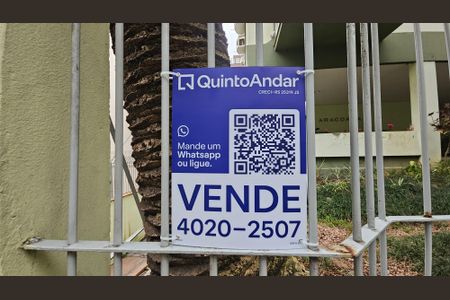 Apartamento à venda com 245m², 3 quartos e 2 vagas Apartamento à venda com 245m², 3 quartos e 2 vagasPlaca