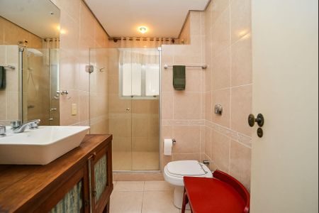 Apartamento à venda com 245m², 3 quartos e 2 vagas Apartamento à venda com 245m², 3 quartos e 2 vagasBanheiro Social