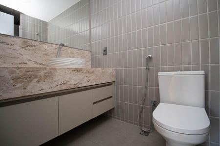 Apartamento para alugar com 165m², 3 quartos e 1 vaga Apartamento para alugar com 165m², 3 quartos e 1 vagaBanheiro da Suíte