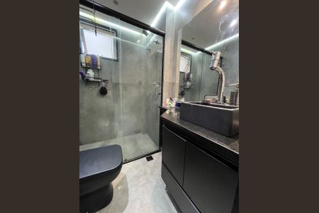 Banheiro de apartamento à venda com 2 quartos, 61m² em Vila Rosalia, Guarulhos