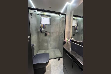 Banheiro de apartamento à venda com 2 quartos, 61m² em Vila Rosalia, Guarulhos