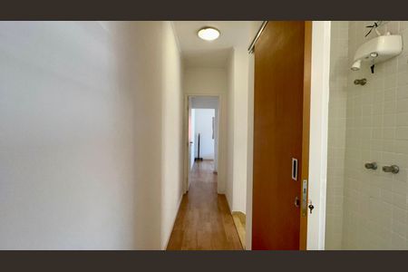 Casa à venda com 128m², 2 quartos e 1 vagaCorredor