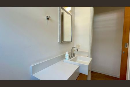 Casa à venda com 128m², 2 quartos e 1 vagaBanheiro