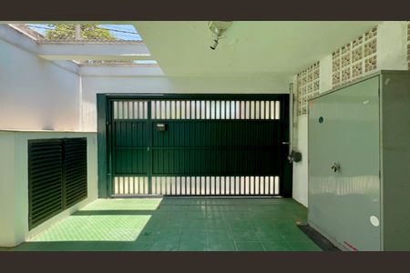 Garagem de casa à venda com 2 quartos, 128m² em Vila Madalena, São Paulo