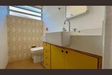 Casa à venda com 128m², 2 quartos e 1 vagaBanheiro