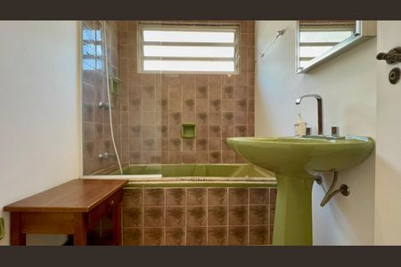 Casa à venda com 128m², 2 quartos e 1 vagaBanheiro da Suíte