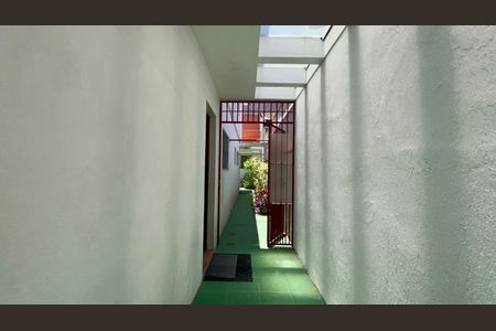 Casa à venda com 128m², 2 quartos e 1 vagaCorredor lateral