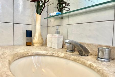 Casa à venda com 80m², 3 quartos e 3 vagas Casa à venda com 80m², 3 quartos e 3 vagasBanheiro da Suíte
