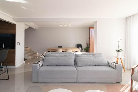 Sala de casa de condomínio à venda com 3 quartos, 214m² em Cristal, Porto Alegre