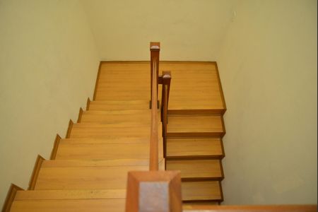 Casa à venda com 182m², 3 quartos e 2 vagasEscada