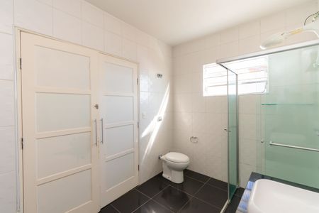 Casa à venda com 182m², 4 quartos e 4 vagas Casa à venda com 182m², 4 quartos e 4 vagasBanheiro da Suíte 2