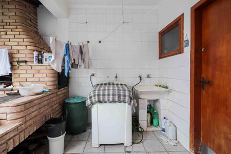 Casa à venda com 226m², 3 quartos e 5 vagas Casa à venda com 226m², 3 quartos e 5 vagasQuintal e Lavanderia