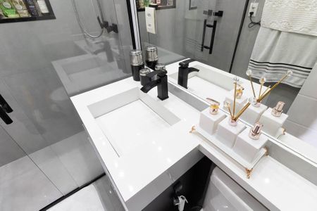 Apartamento à venda com 65m², 2 quartos e 1 vaga Apartamento à venda com 65m², 2 quartos e 1 vagaBanheiro 1
