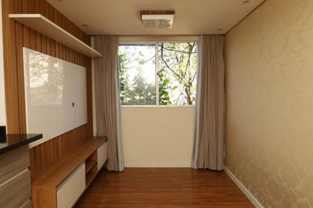 Sala de apartamento para alugar com 2 quartos, 50m² em Vila Raquel, São Paulo