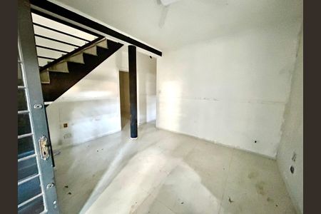 Sala de casa para alugar com 5 quartos, 64m² em Jardim Tijuco, Guarulhos