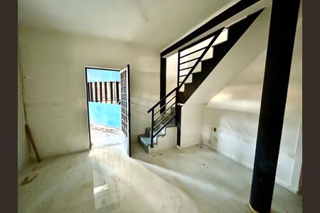 Sala de casa para alugar com 5 quartos, 64m² em Jardim Tijuco, Guarulhos