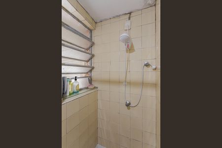 Banheiro de apartamento à venda com 1 quarto, 51m² em São Sebastião, Porto Alegre