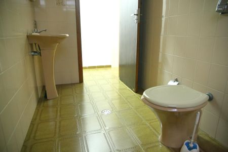 Casa à venda com 179m², 3 quartos e 2 vagasBanheiro 2