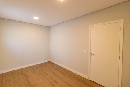 Casa de condomínio à venda com 1076m², 7 quartos e 5 vagas Casa de condomínio à venda com 1076m², 7 quartos e 5 vagasCloset da Suíte 05