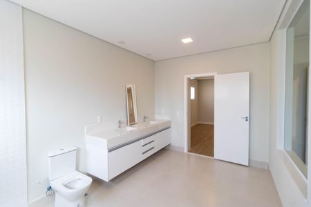 Casa de condomínio à venda com 1076m², 7 quartos e 5 vagas Casa de condomínio à venda com 1076m², 7 quartos e 5 vagasBanheiro da Suíte 05