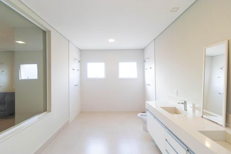 Casa de condomínio à venda com 1076m², 7 quartos e 5 vagas Casa de condomínio à venda com 1076m², 7 quartos e 5 vagasBanheiro da Suíte 05