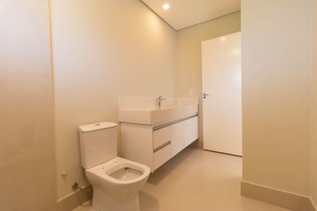 Casa de condomínio à venda com 1076m², 7 quartos e 5 vagas Casa de condomínio à venda com 1076m², 7 quartos e 5 vagasBanheiro da Suíte 04