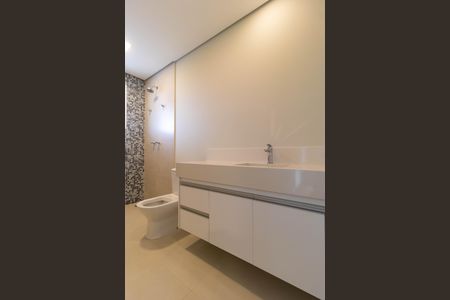 Casa de condomínio à venda com 1076m², 7 quartos e 5 vagas Casa de condomínio à venda com 1076m², 7 quartos e 5 vagasBanheiro da Suíte 04