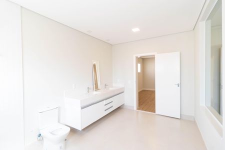 Casa de condomínio à venda com 1076m², 7 quartos e 5 vagas Casa de condomínio à venda com 1076m², 7 quartos e 5 vagasBanheiro da Suíte 05