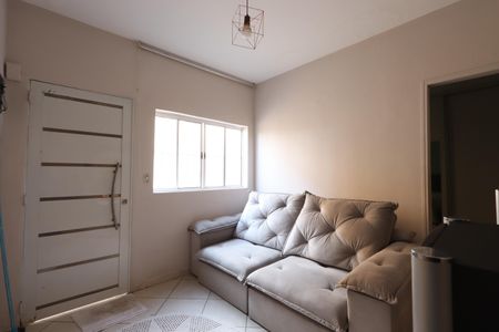 Casa à venda com 125m², 2 quartos e 2 vagasSala