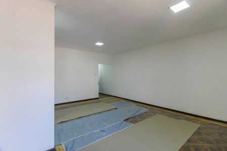 Casa à venda com 200m², 3 quartos e 4 vagas Casa à venda com 200m², 3 quartos e 4 vagasSala