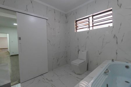 Casa à venda com 200m², 3 quartos e 4 vagas Casa à venda com 200m², 3 quartos e 4 vagasBanheiro da Suíte