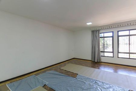 Casa à venda com 200m², 3 quartos e 4 vagas Casa à venda com 200m², 3 quartos e 4 vagasSala