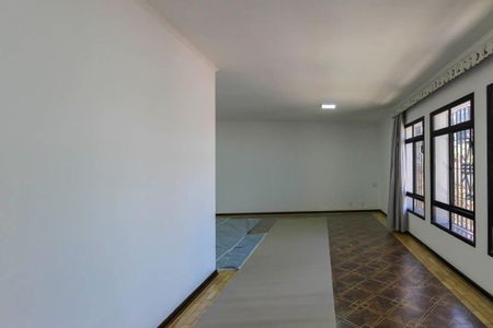 Casa à venda com 200m², 3 quartos e 4 vagas Casa à venda com 200m², 3 quartos e 4 vagasSala