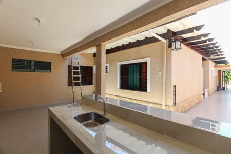 Casa à venda com 200m², 3 quartos e 4 vagas Casa à venda com 200m², 3 quartos e 4 vagasChurrasqueira