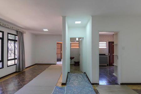 Casa à venda com 200m², 3 quartos e 4 vagas Casa à venda com 200m², 3 quartos e 4 vagasSala