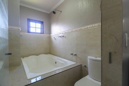 Casa à venda com 270m², 4 quartos e 6 vagas Casa à venda com 270m², 4 quartos e 6 vagasBanheiro da Suíte