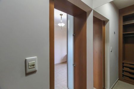 Casa à venda com 270m², 4 quartos e 6 vagas Casa à venda com 270m², 4 quartos e 6 vagasCloset da Suíte